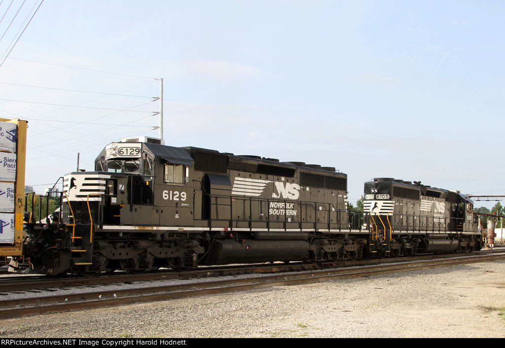 NS 6105 & 6129 lead train E25 out of Glenwood Yard